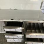 QUẦY TỦ INOX CÓ 6 HỌC KÉO