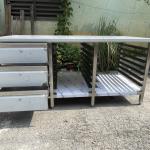 BÀN THAO TÁC CÓ 6 HỌC KÉO VÀ KỆ RACK