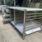 BÀN THAO TÁC CÓ 6 HỌC KÉO VÀ KỆ RACK