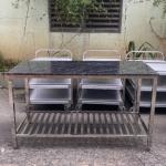 BÀN INOX ỐP ĐÁ KIM SA CÓ KỆ SONG DƯỚI