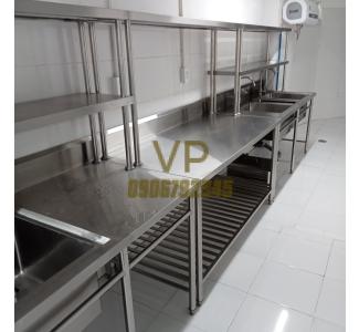 BÀN INOX CÓ KỆ PHẲNG TRÊN BÀN 1500mm
