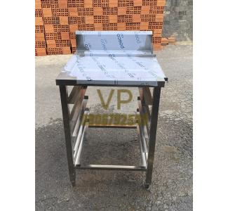 BÀN CÓ KỆ RACK ĐỂ KHAY 