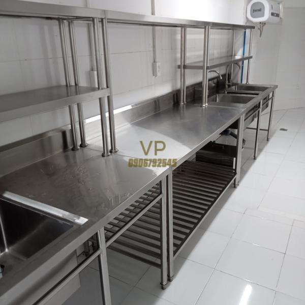 BÀN INOX CÓ KỆ PHẲNG TRÊN BÀN 1500mm
