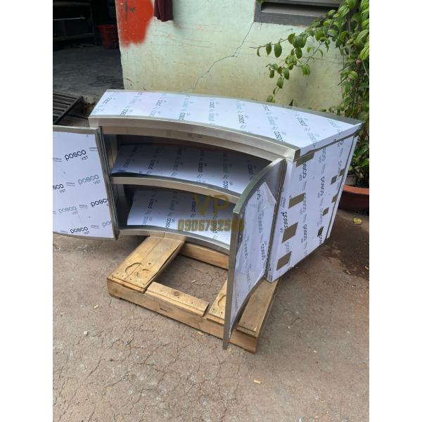 Quầy inox cong có kệ giữa