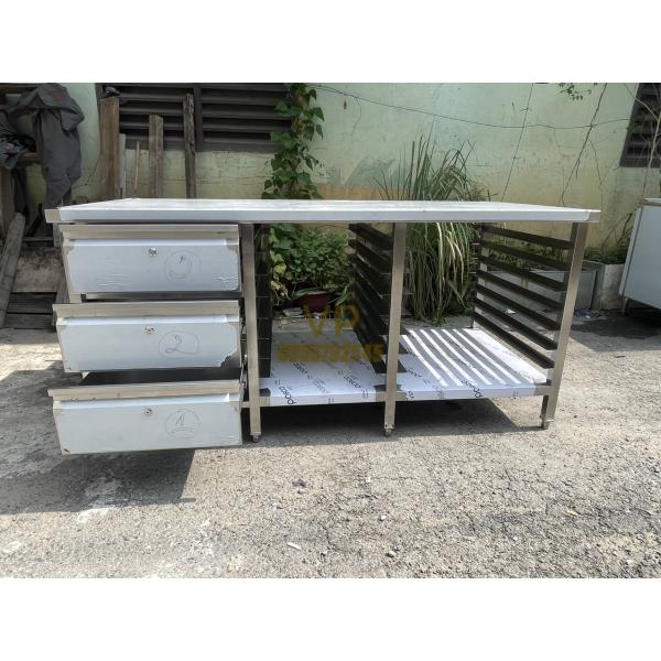BÀN THAO TÁC CÓ 6 HỌC KÉO VÀ KỆ RACK